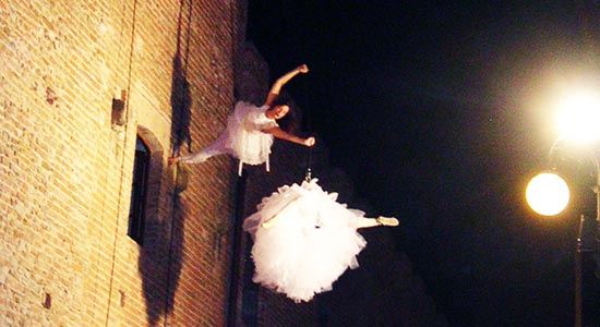 FOTO anteprima delle ballerine acrobate Vertiges a Mercantia